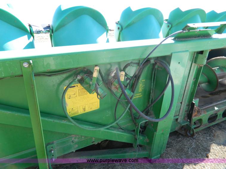 image for item G7753 1994 John Deere 893 corn header