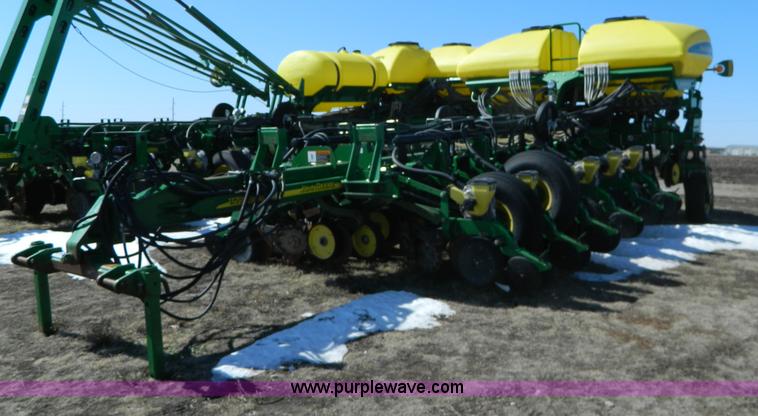 image for item G7756 2009 John Deere 1770 CCS no-till planter