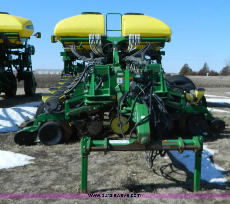 image for item G7756 2009 John Deere 1770 CCS no-till planter