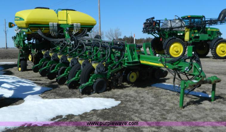 image for item G7756 2009 John Deere 1770 CCS no-till planter