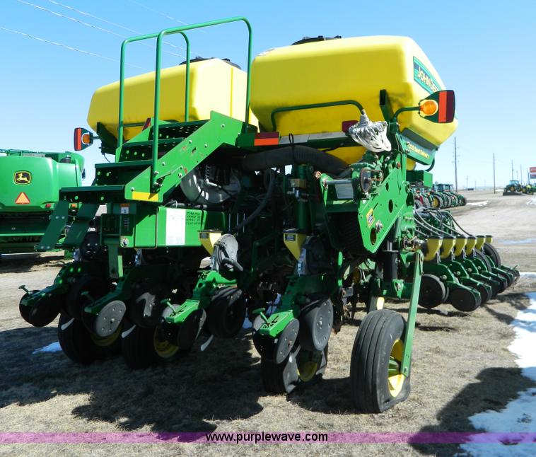 image for item G7756 2009 John Deere 1770 CCS no-till planter