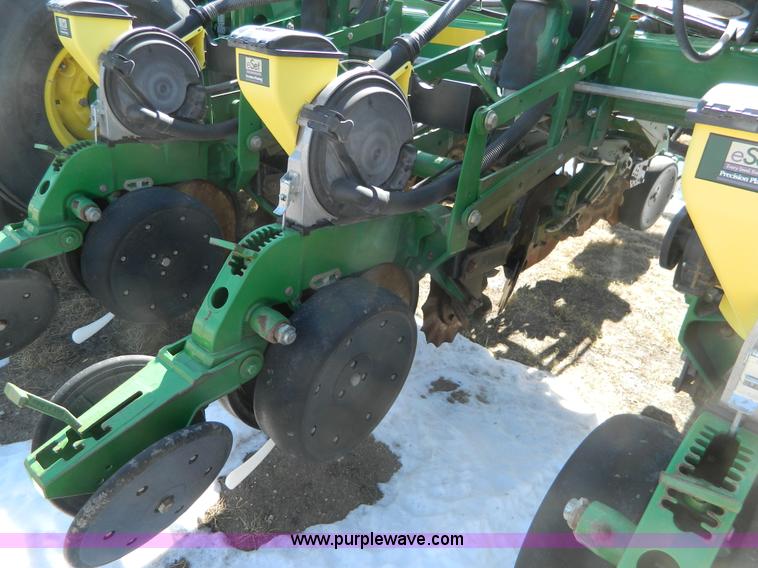 image for item G7756 2009 John Deere 1770 CCS no-till planter