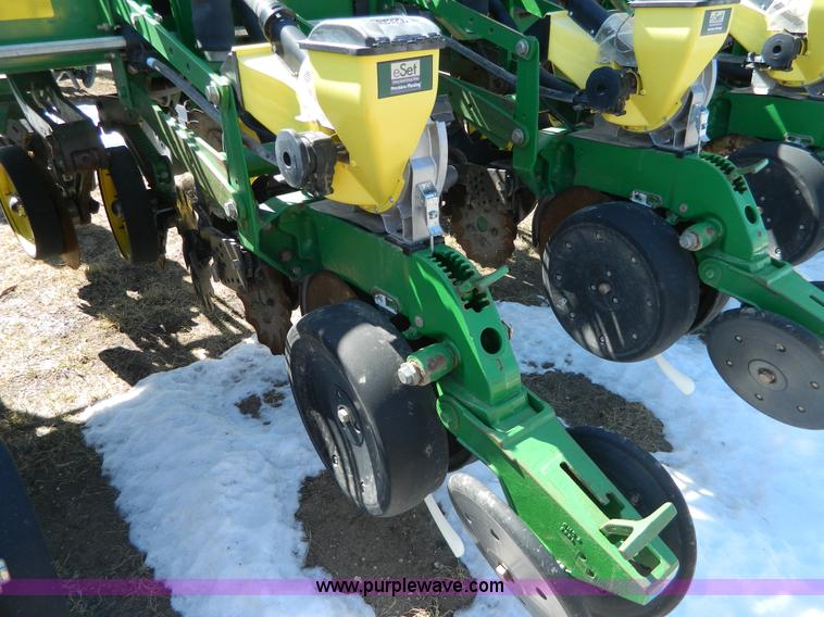 image for item G7756 2009 John Deere 1770 CCS no-till planter