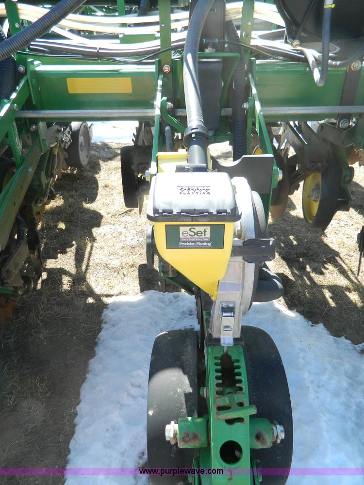 image for item G7756 2009 John Deere 1770 CCS no-till planter