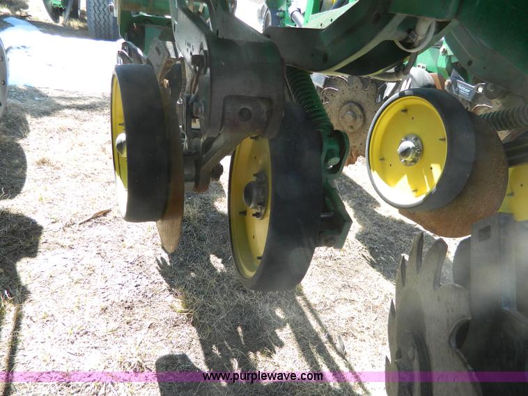 image for item G7756 2009 John Deere 1770 CCS no-till planter