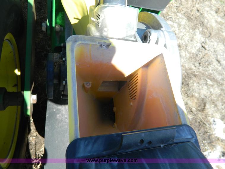 image for item G7756 2009 John Deere 1770 CCS no-till planter
