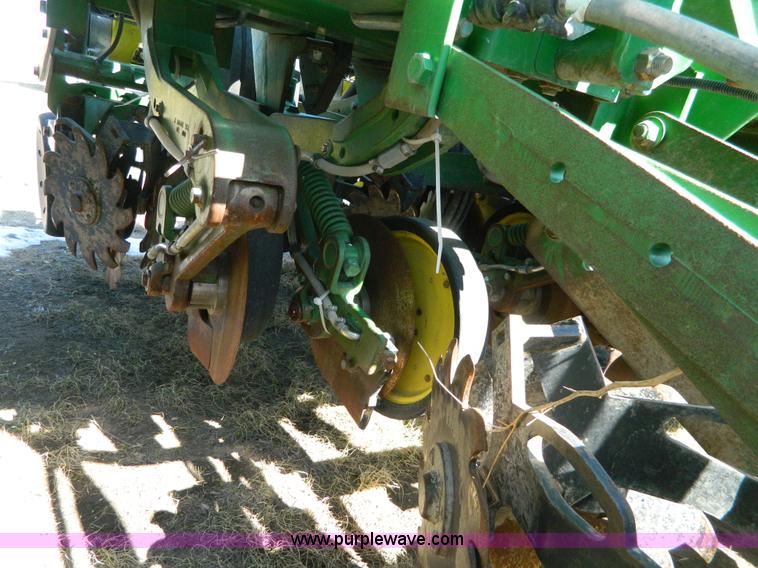 image for item G7756 2009 John Deere 1770 CCS no-till planter