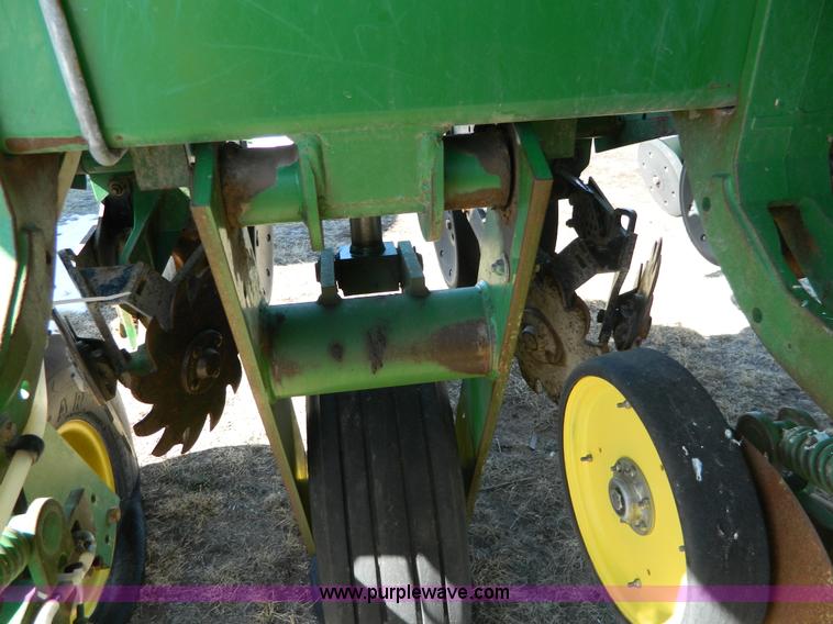 image for item G7756 2009 John Deere 1770 CCS no-till planter