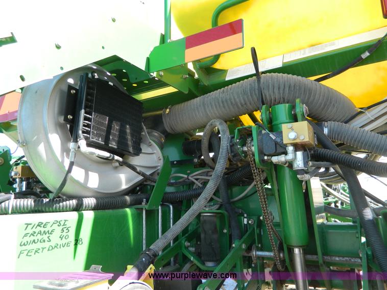 image for item G7756 2009 John Deere 1770 CCS no-till planter