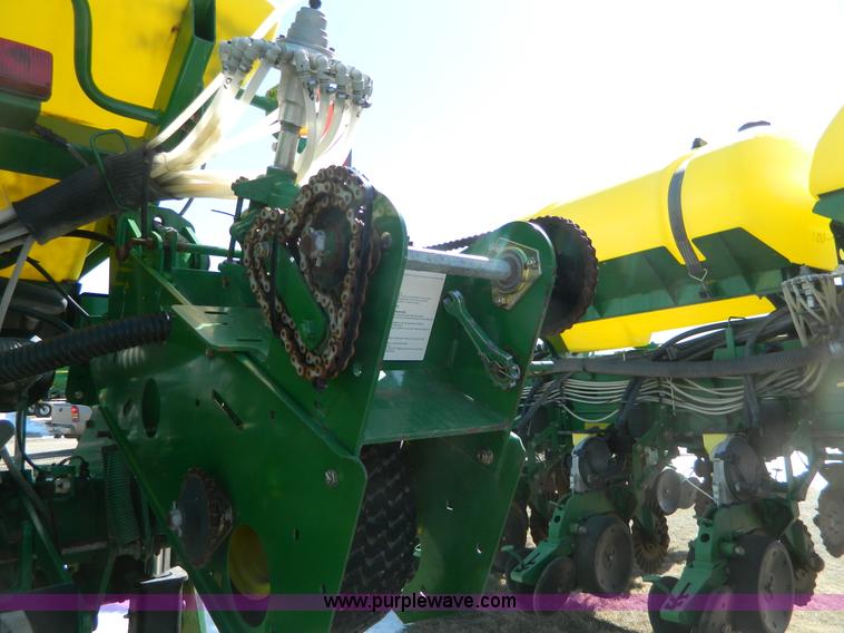 image for item G7756 2009 John Deere 1770 CCS no-till planter