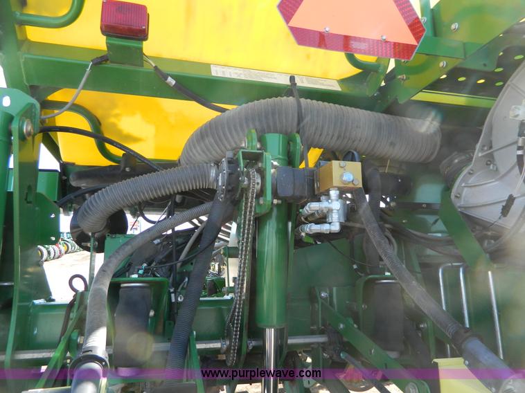 image for item G7756 2009 John Deere 1770 CCS no-till planter