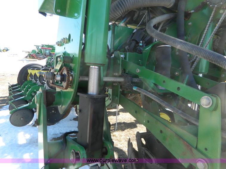 image for item G7756 2009 John Deere 1770 CCS no-till planter