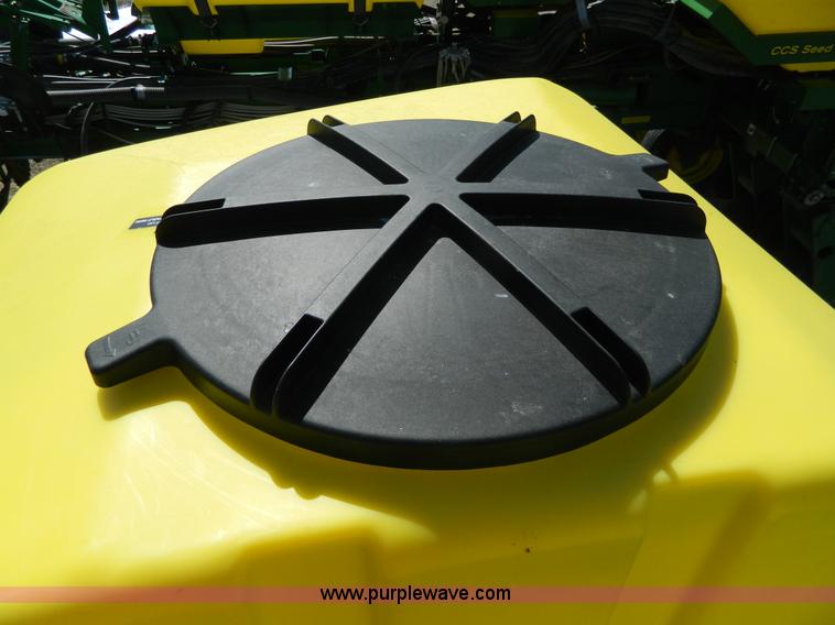 image for item G7756 2009 John Deere 1770 CCS no-till planter