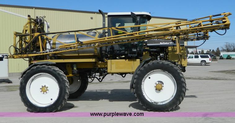 image for item G7758 1995 Ag-Chem RoGator 854 self-propelled sprayer
