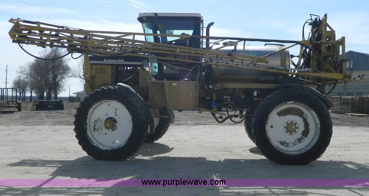 image for item G7758 1995 Ag-Chem RoGator 854 self-propelled sprayer