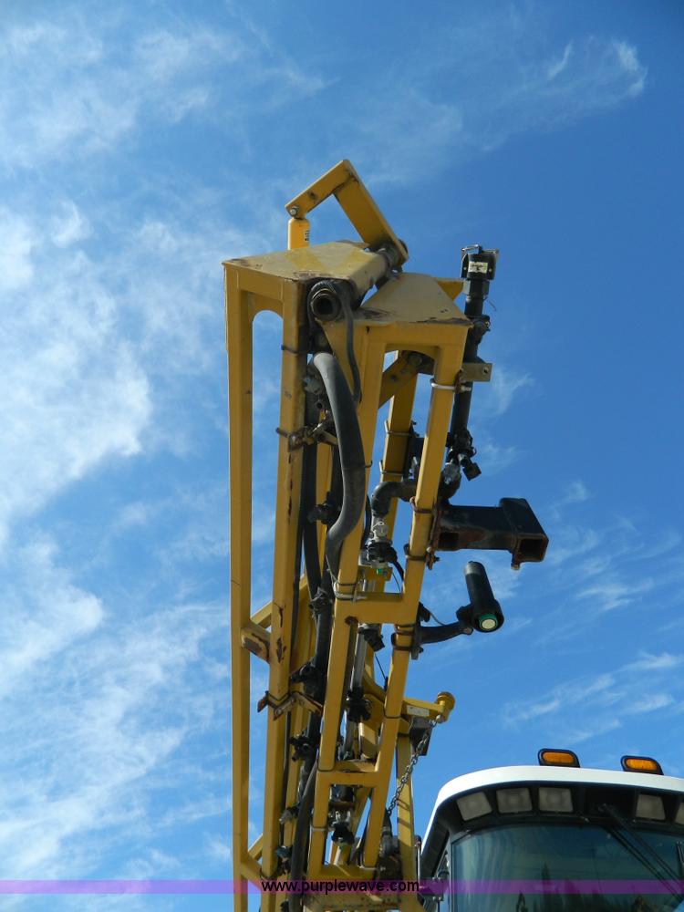 image for item G7758 1995 Ag-Chem RoGator 854 self-propelled sprayer
