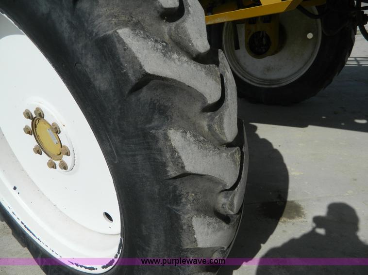 image for item G7758 1995 Ag-Chem RoGator 854 self-propelled sprayer