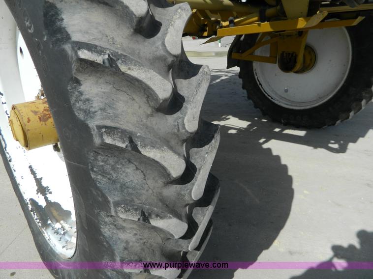 image for item G7758 1995 Ag-Chem RoGator 854 self-propelled sprayer