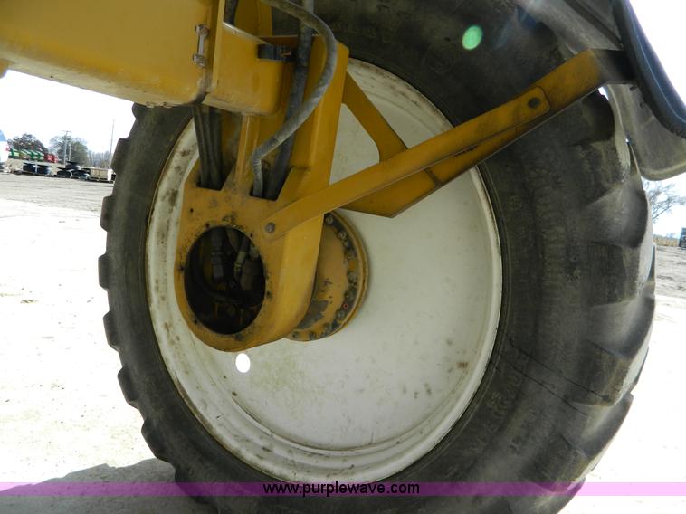 image for item G7758 1995 Ag-Chem RoGator 854 self-propelled sprayer