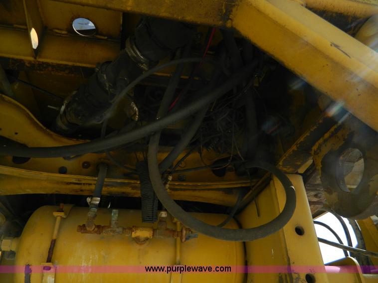 image for item G7758 1995 Ag-Chem RoGator 854 self-propelled sprayer