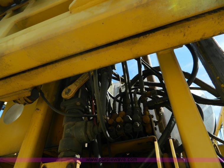 image for item G7758 1995 Ag-Chem RoGator 854 self-propelled sprayer