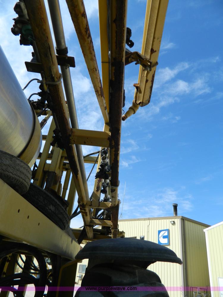 image for item G7758 1995 Ag-Chem RoGator 854 self-propelled sprayer