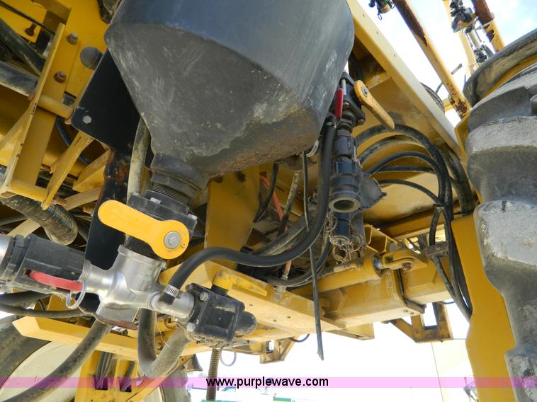 image for item G7758 1995 Ag-Chem RoGator 854 self-propelled sprayer