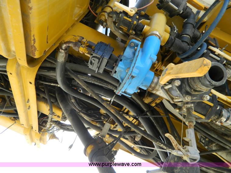 image for item G7758 1995 Ag-Chem RoGator 854 self-propelled sprayer