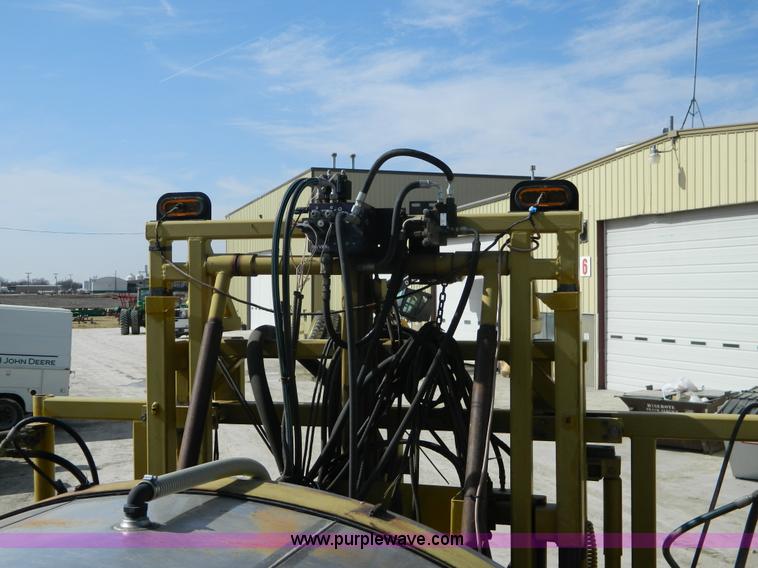 image for item G7758 1995 Ag-Chem RoGator 854 self-propelled sprayer