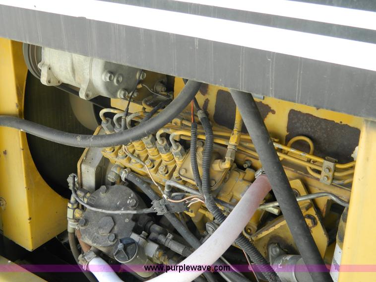 image for item G7758 1995 Ag-Chem RoGator 854 self-propelled sprayer