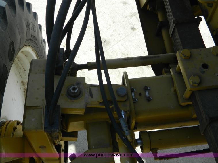 image for item G7758 1995 Ag-Chem RoGator 854 self-propelled sprayer