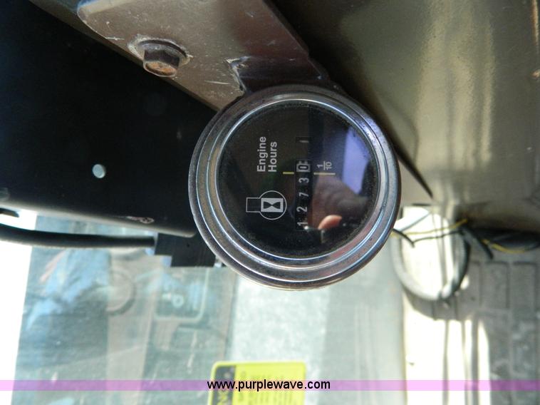 image for item G7758 1995 Ag-Chem RoGator 854 self-propelled sprayer