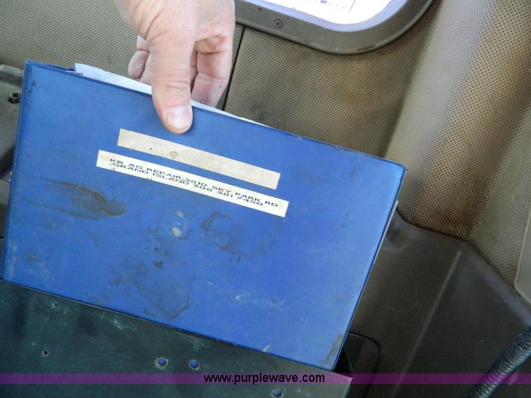 image for item G7758 1995 Ag-Chem RoGator 854 self-propelled sprayer