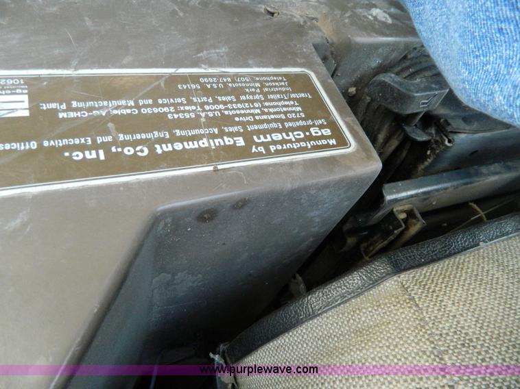 image for item G7758 1995 Ag-Chem RoGator 854 self-propelled sprayer