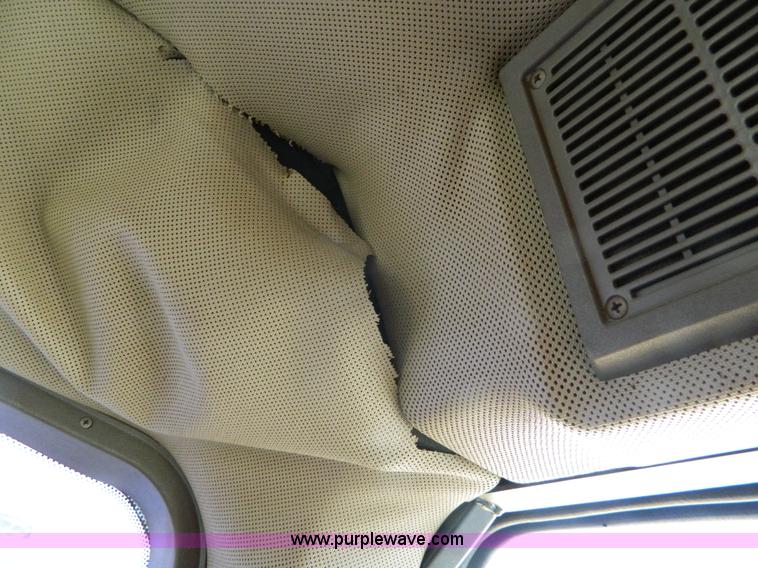 image for item G7758 1995 Ag-Chem RoGator 854 self-propelled sprayer