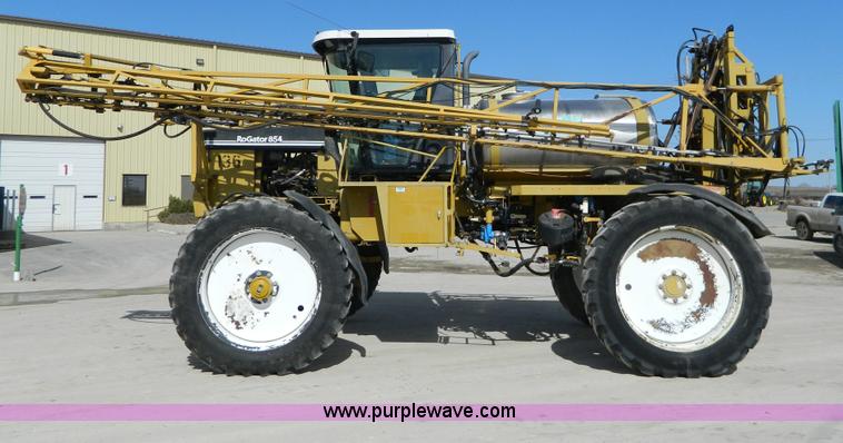 image for item G7758 1995 Ag-Chem RoGator 854 self-propelled sprayer