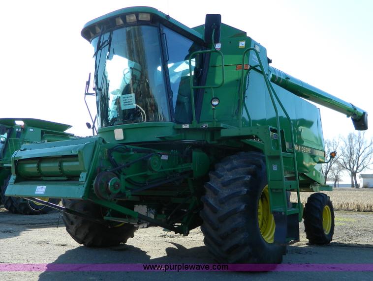 image for item G7759 1992 John Deere 9600 combine