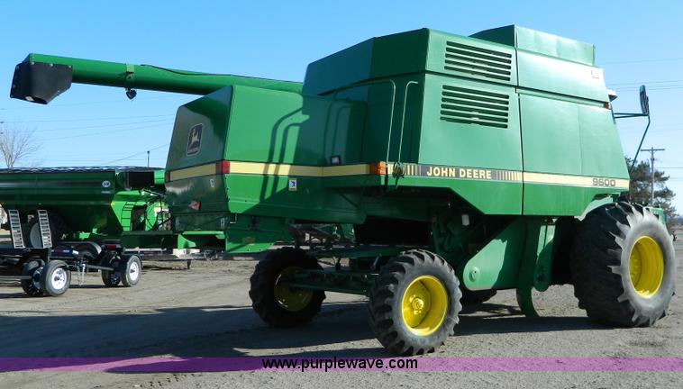 image for item G7759 1992 John Deere 9600 combine