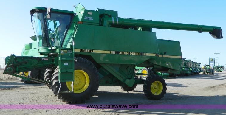 image for item G7759 1992 John Deere 9600 combine