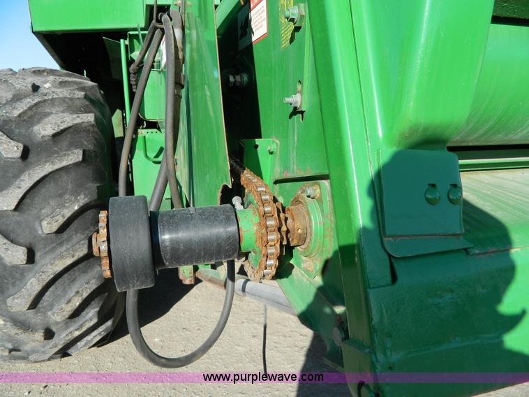 image for item G7759 1992 John Deere 9600 combine