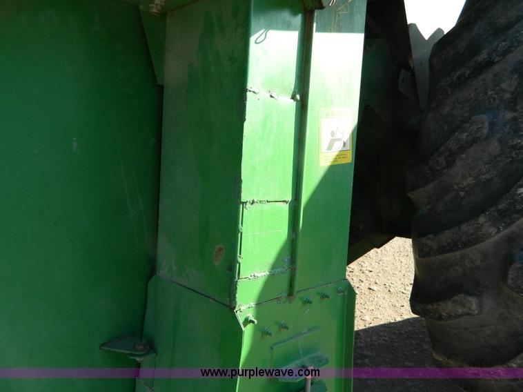 image for item G7759 1992 John Deere 9600 combine