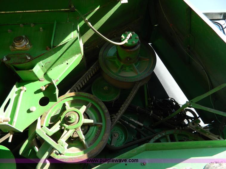 image for item G7759 1992 John Deere 9600 combine