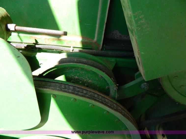 image for item G7759 1992 John Deere 9600 combine