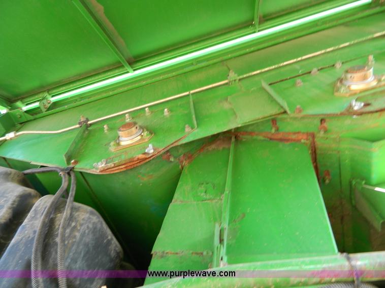 image for item G7759 1992 John Deere 9600 combine