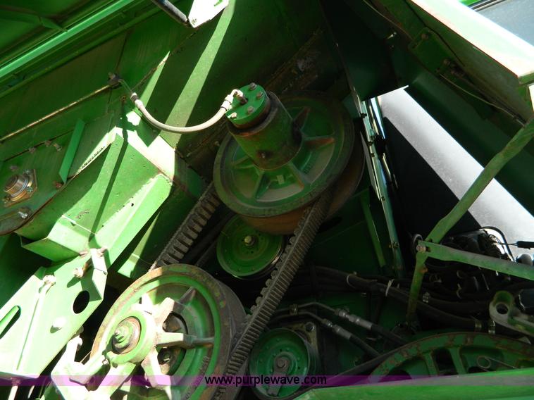 image for item G7759 1992 John Deere 9600 combine