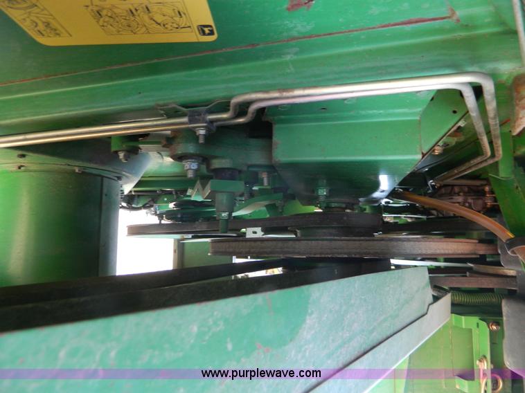 image for item G7759 1992 John Deere 9600 combine