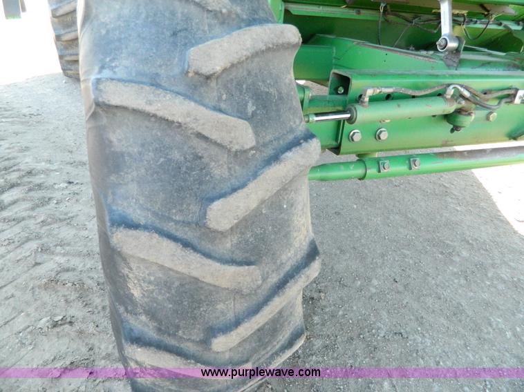 image for item G7759 1992 John Deere 9600 combine