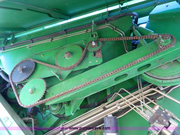 image for item G7759 1992 John Deere 9600 combine