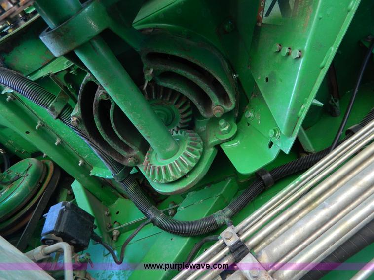 image for item G7759 1992 John Deere 9600 combine