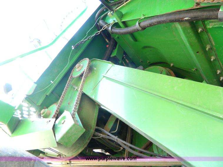 image for item G7759 1992 John Deere 9600 combine